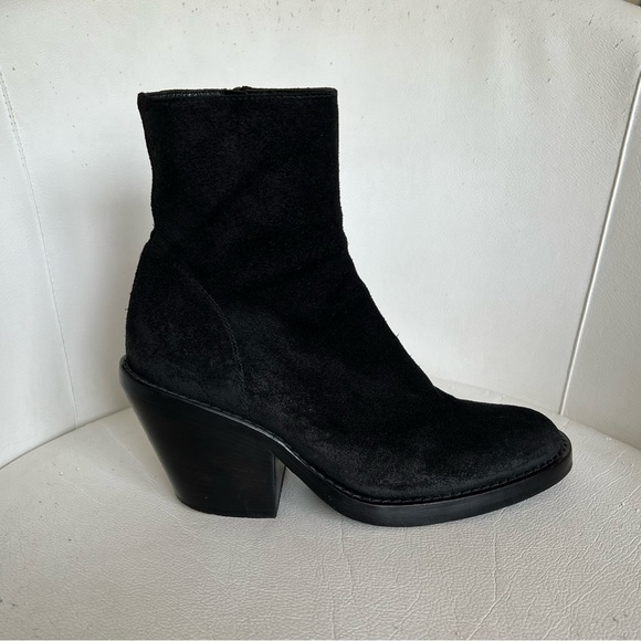 \ ❚●+●❚ /

Ann Demeulemeester Black Suede Ankle Boots - Picture 1 of 16